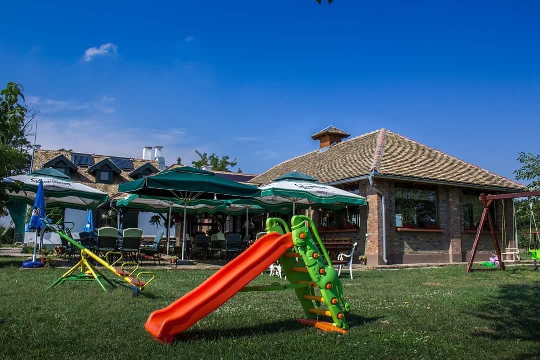 Salas Tatic Hotel Turija Bagian luar foto