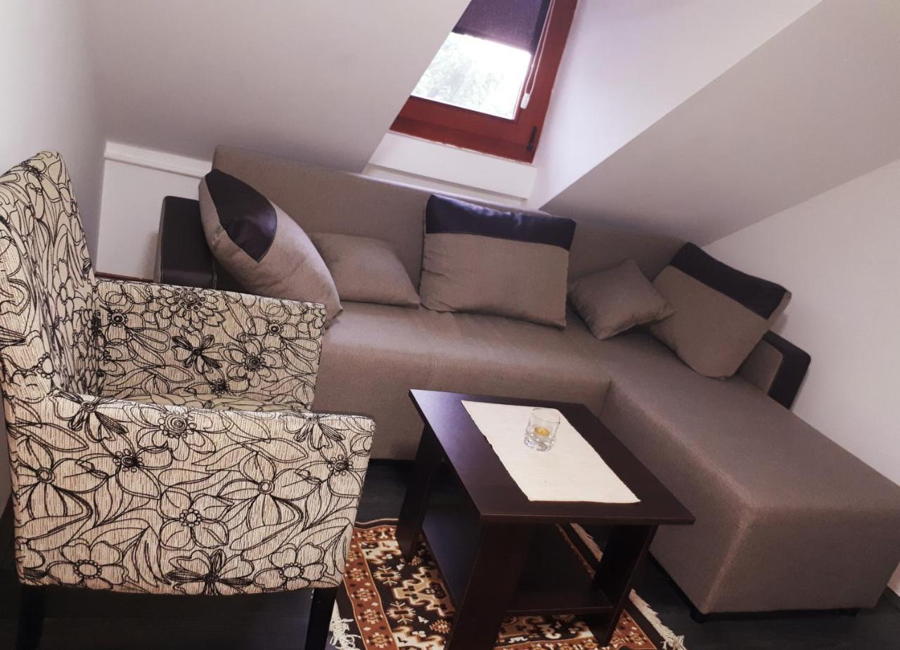 Salas Tatic Hotel Turija Bagian luar foto