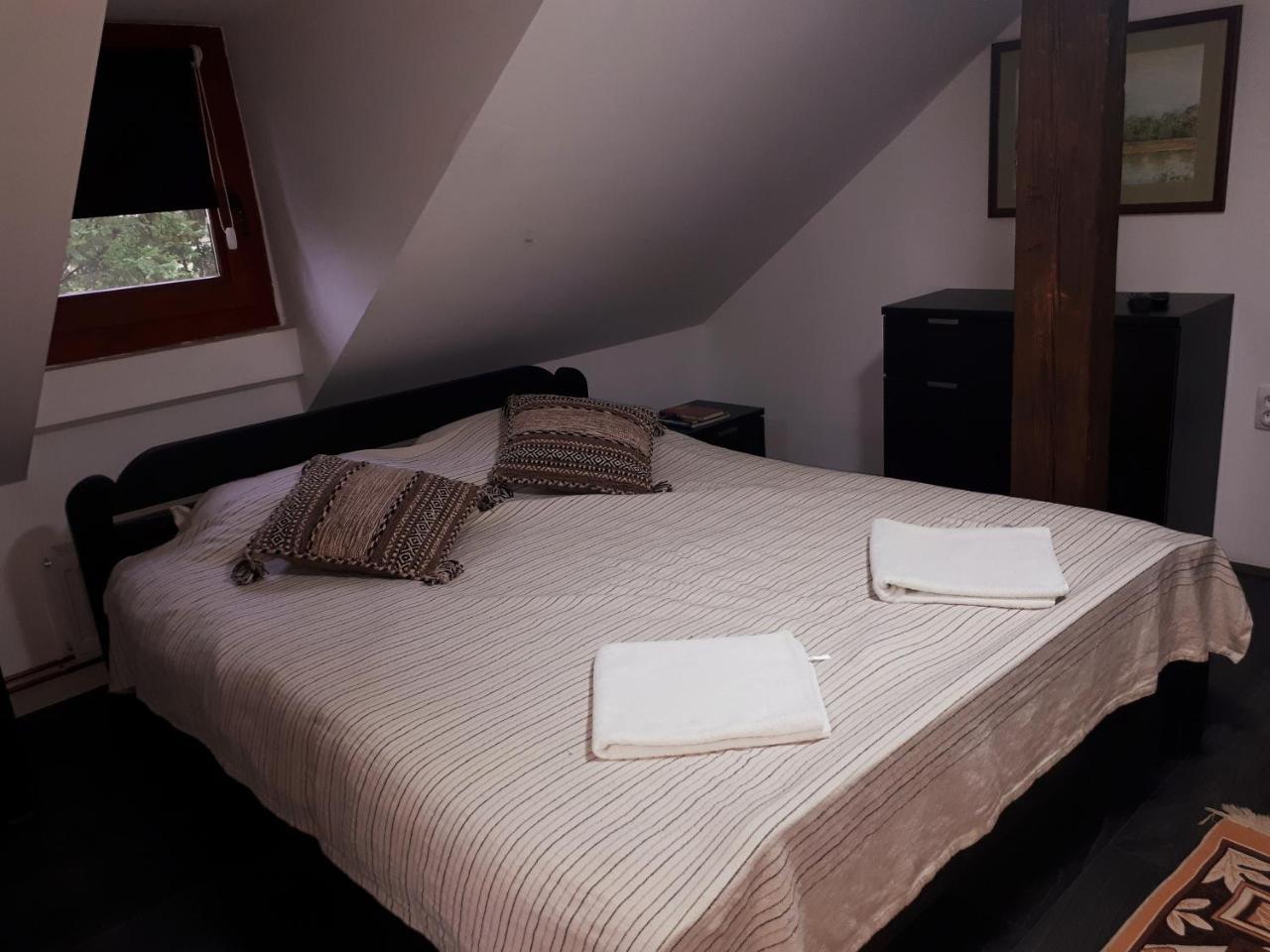 Salas Tatic Hotel Turija Bagian luar foto